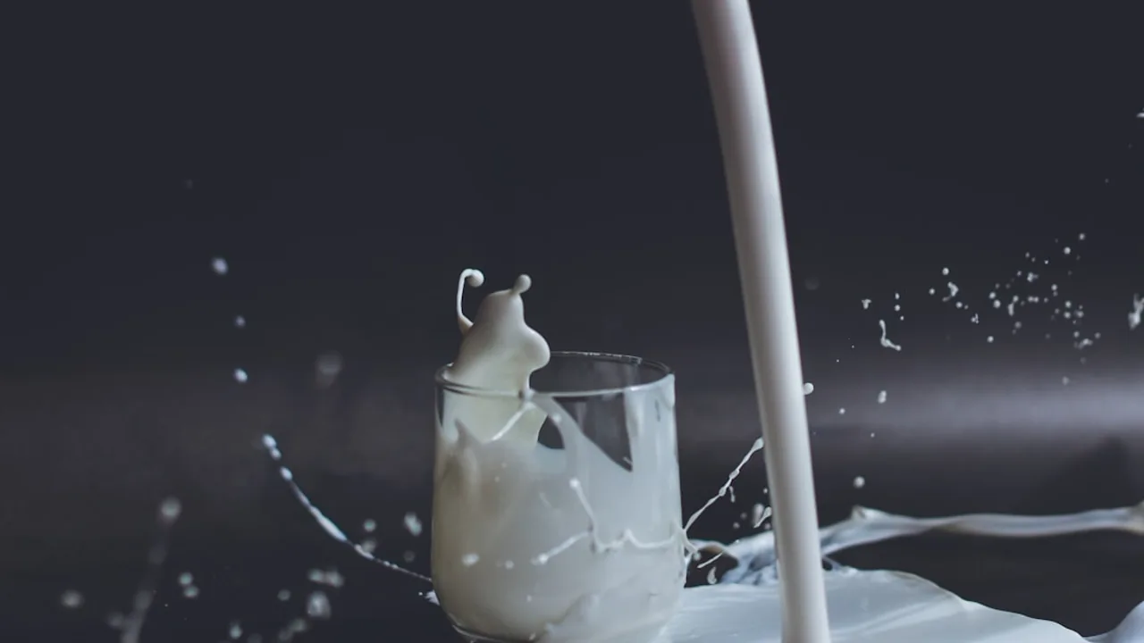 Fotografía ilustrativa de un vaso de leche